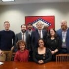 Liz y JoJo, de WSBZ Farms, se reunieron con el senador de Arkansas John Boozman en Washington, D.C., en febrero de 2025. Como miembros activos de la Coalición Nacional de Agricultura Sostenible (NSAC), participaron en múltiples reuniones en el Capitolio, abogando por políticas que apoyen la agricultura sostenible y las comunidades rurales.